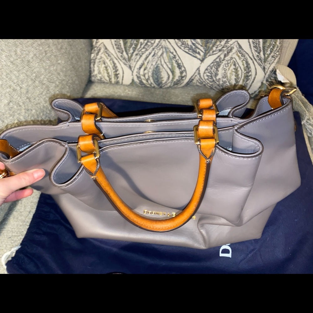 Dooney & Bourke handle bag with strap